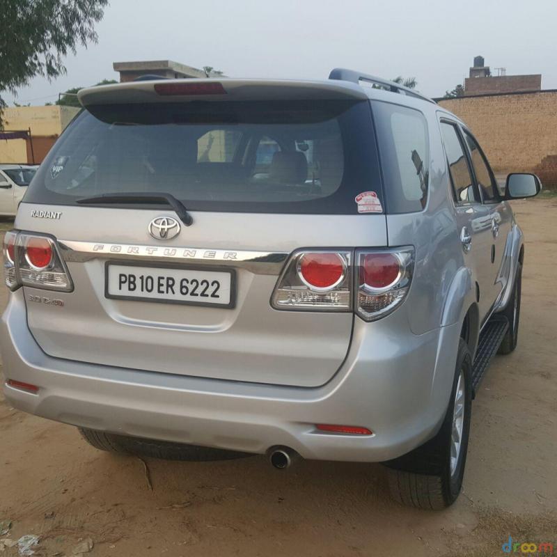 Toyota Fortuner 3.0 4x2 MT 2014