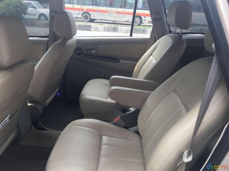 Toyota Innova 2.5 Z 7 SEATER 2014