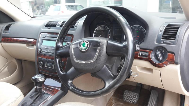 Skoda Laura ELEGANCE 2.0 TDI CR AT 2012