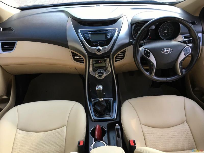 Hyundai Elantra 1.6 SX MT 2012