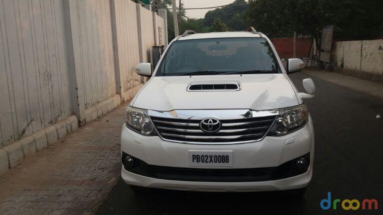 Toyota Fortuner 3.0 4X4 MT 2012