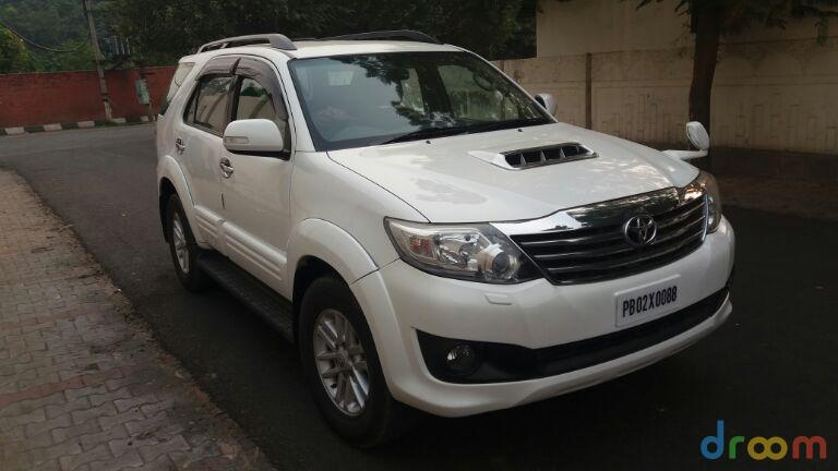 Toyota Fortuner 3.0 4X4 MT 2012