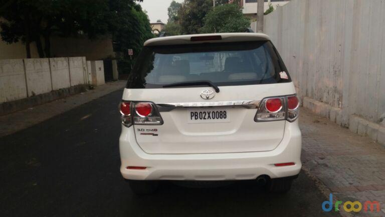 Toyota Fortuner 3.0 4X4 MT 2012