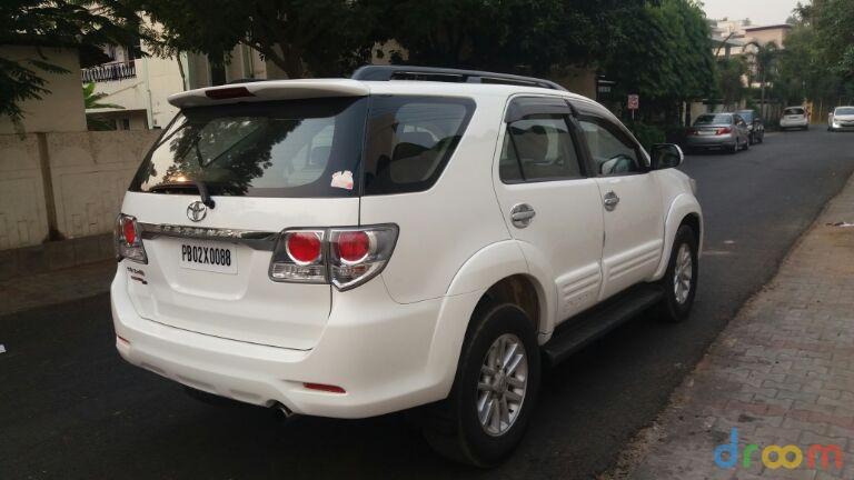 Toyota Fortuner 3.0 4X4 MT 2012
