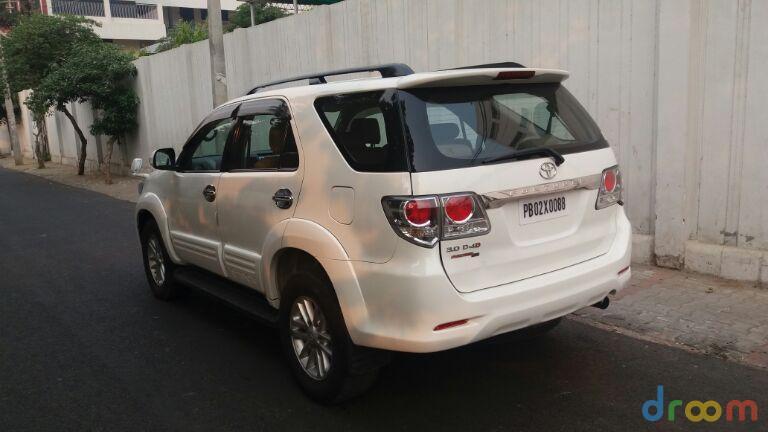 Toyota Fortuner 3.0 4X4 MT 2012