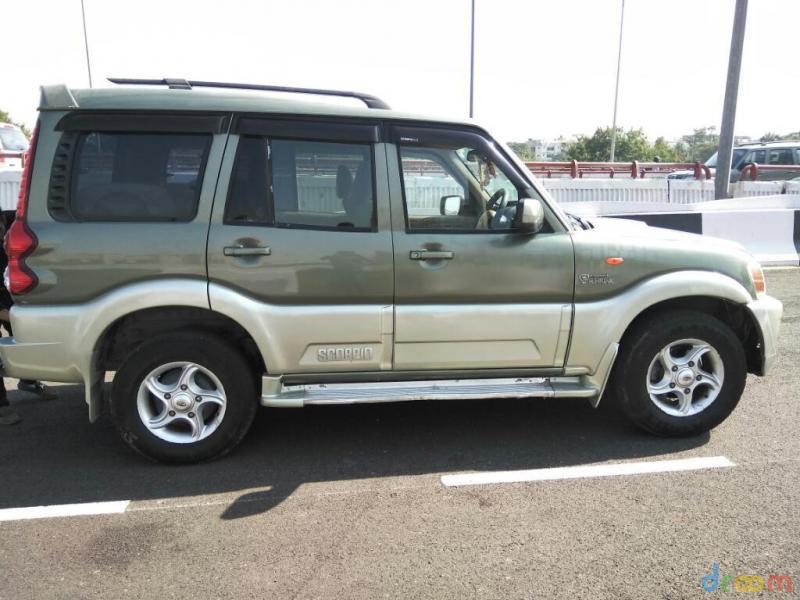 Mahindra Scorpio VLX 4WD AIRBAG BS IV 2011