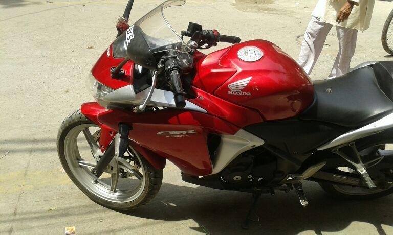 Honda CBR 250R 2011
