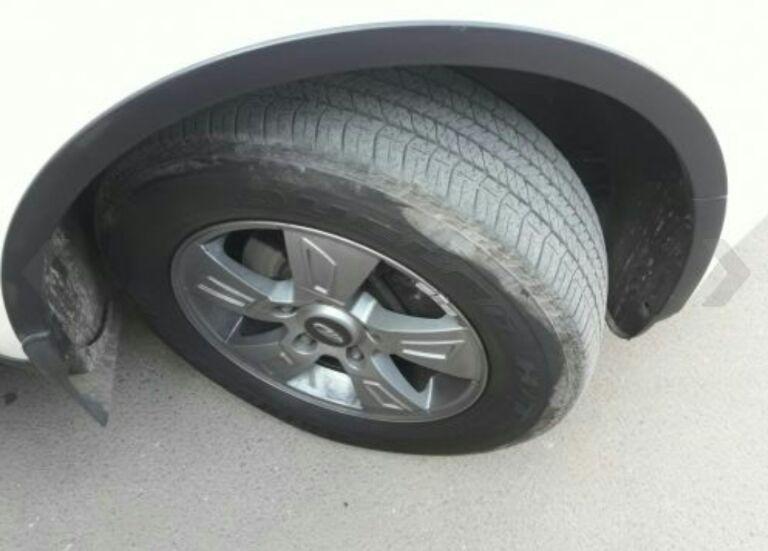 Mahindra XUV500 W10 2015