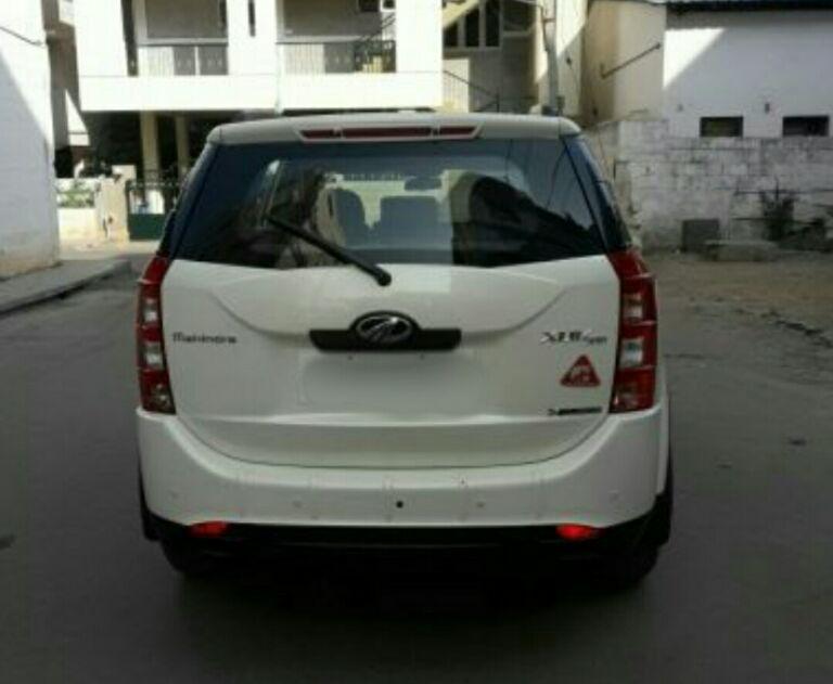 Mahindra XUV500 W10 2015