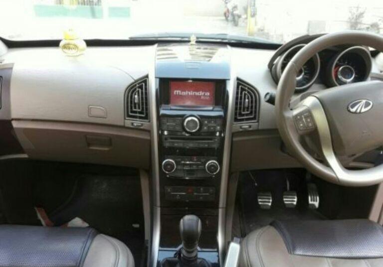 Mahindra XUV500 W10 2015