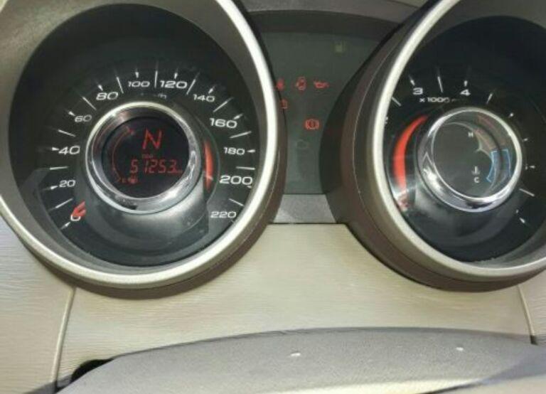 Mahindra XUV500 W10 2015