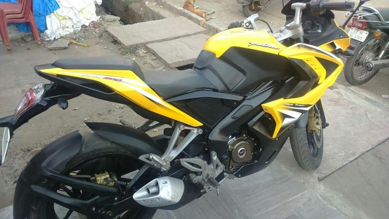 Bajaj Pulsar RS200 ABS 2015