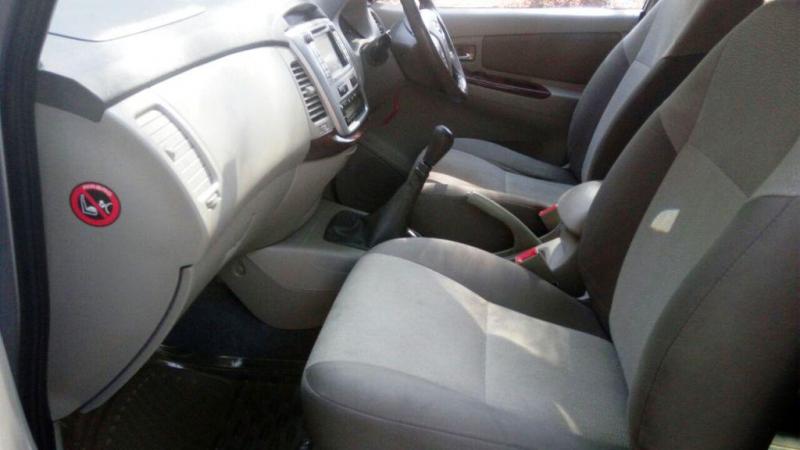 Toyota Innova 2.5 V 7 STR 2012