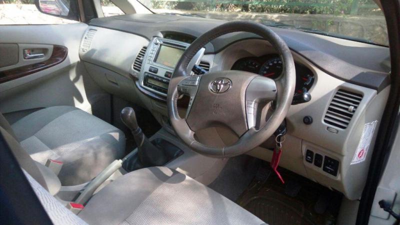 Toyota Innova 2.5 V 7 STR 2012