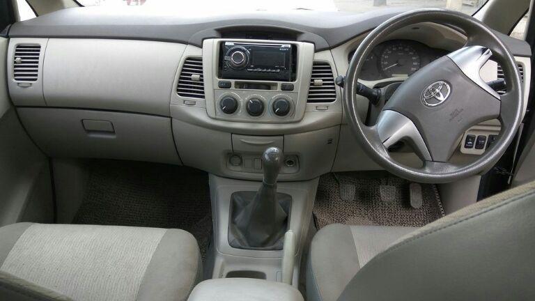 Toyota Innova 2.5 G 7 STR BS IV 2012