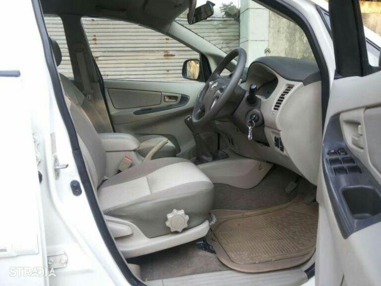 Toyota Innova 2.5 G 7 STR BS IV 2012