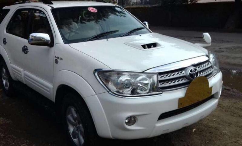 Toyota Fortuner 3.0 4x2 MT 2010