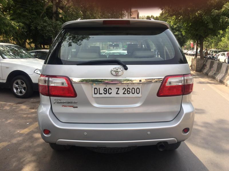 Toyota Fortuner 3.0 4X4 MT 2010