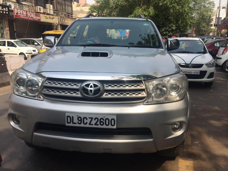 Toyota Fortuner 3.0 4X4 MT 2010