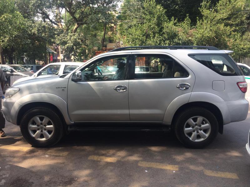 Toyota Fortuner 3.0 4X4 MT 2010