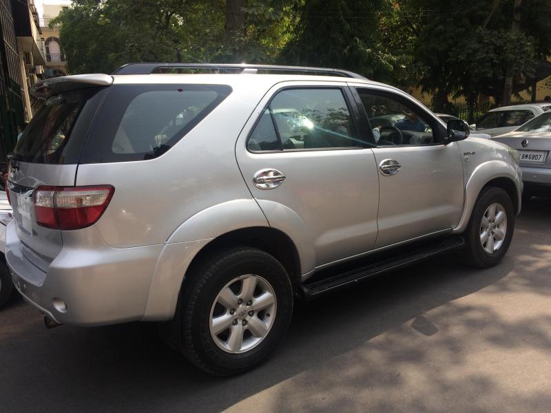 Toyota Fortuner 3.0 4X4 MT 2010