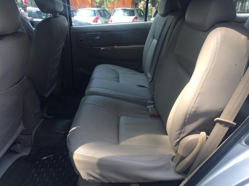 Toyota Fortuner 3.0 4X4 MT 2010