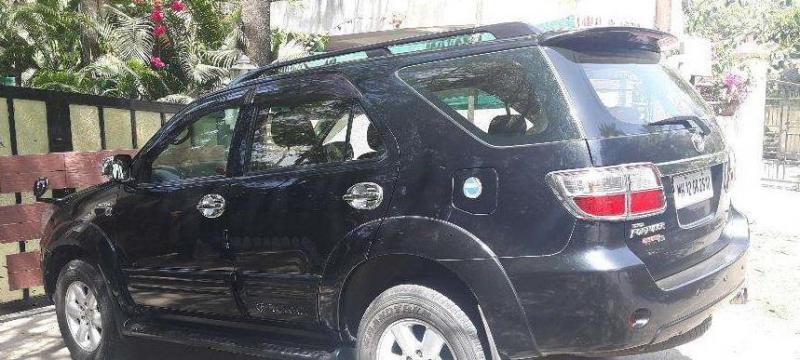 Toyota Fortuner 3.0 4x2 MT 2011