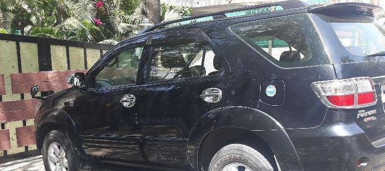 Toyota Fortuner 3.0 4x2 MT 2011