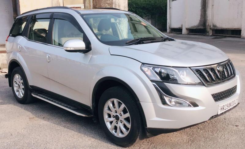 Mahindra XUV500 W10 2015