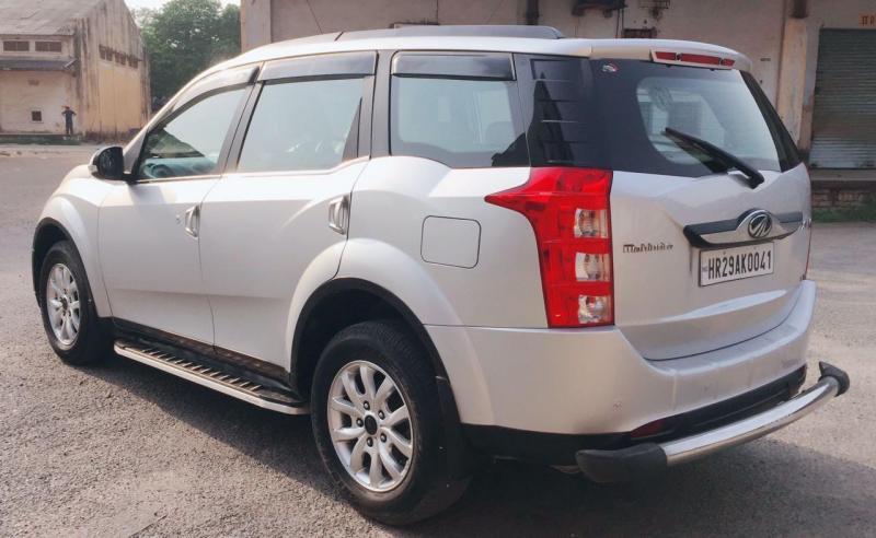 Mahindra XUV500 W10 2015