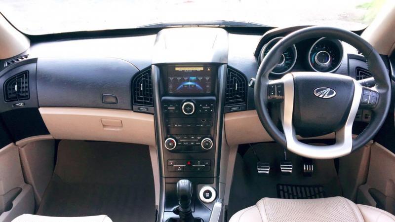 Mahindra XUV500 W10 2015