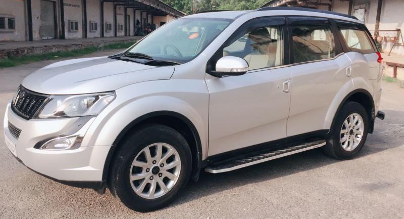 Mahindra XUV500 W10 2015