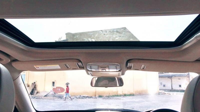 Mahindra XUV500 W10 2015