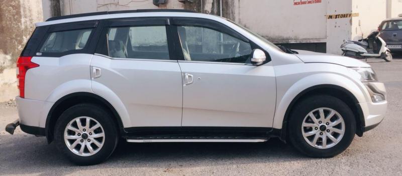 Mahindra XUV500 W10 2015