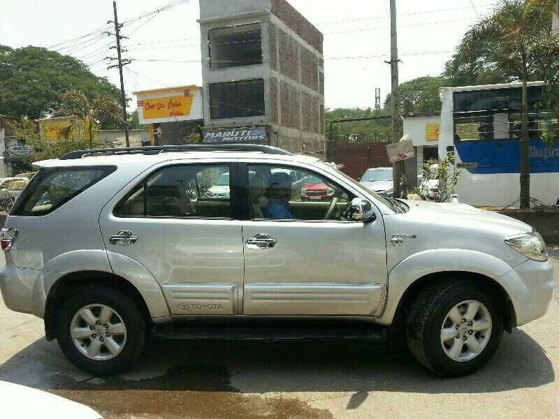Toyota Fortuner 3.0 4x2 MT 2010