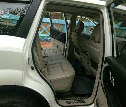 Mahindra XUV500 W10 2015