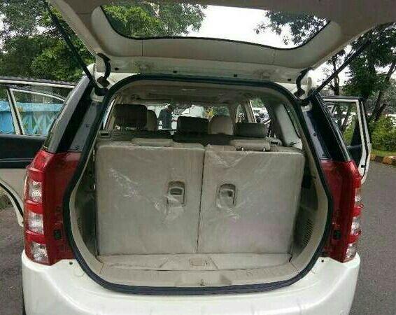 Mahindra XUV500 W10 2015