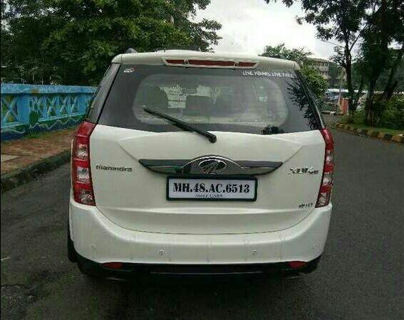 Mahindra XUV500 W10 2015