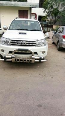 Toyota Fortuner 2WD MT 2010