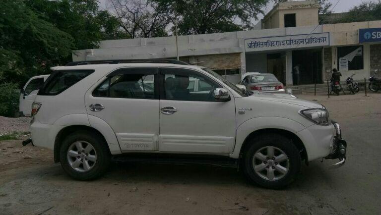 Toyota Fortuner 2WD MT 2010
