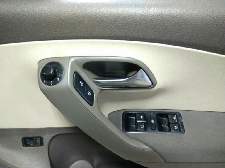 Volkswagen Vento Highline Petrol 2011