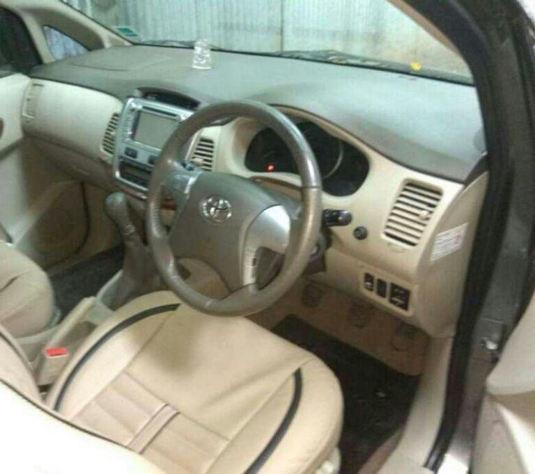 Toyota Innova 2.0 V 2013