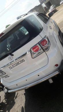 Toyota Fortuner 2.8 4x4 MT 2010