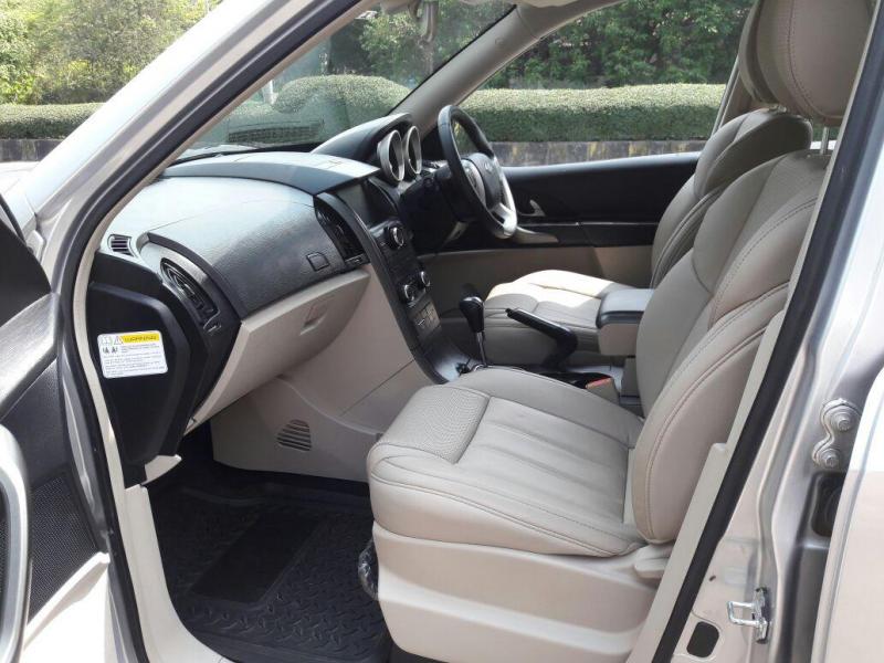 Mahindra XUV500 W10 AT 2016