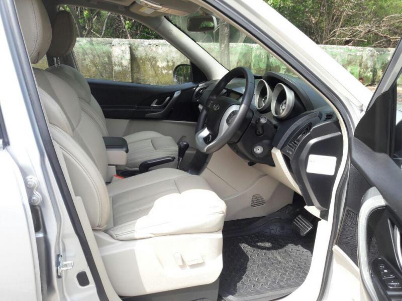 Mahindra XUV500 W10 AT 2016