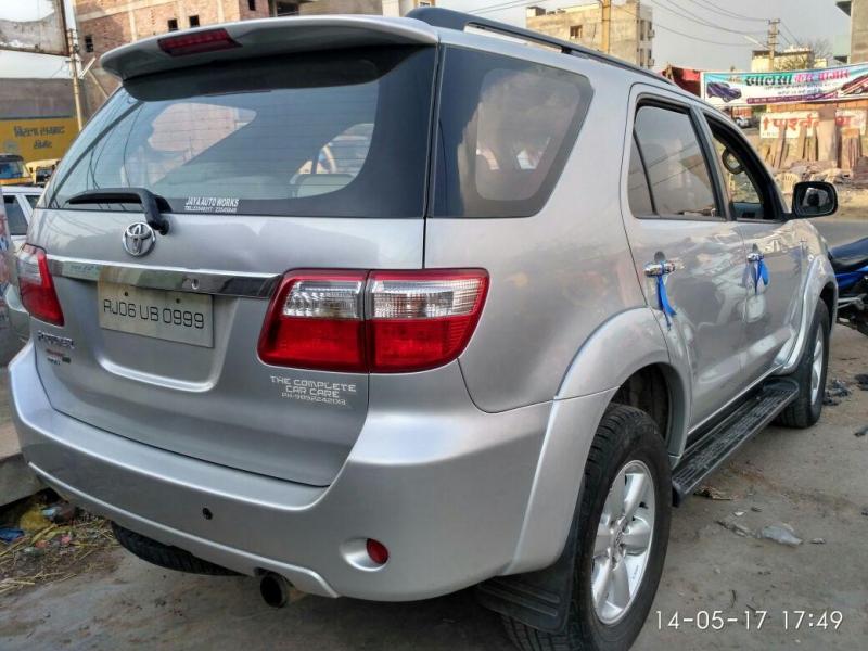 Toyota Fortuner 3.0 MT 4X4 2010