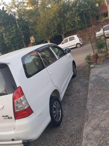 Toyota Innova 2.5 GX 2012