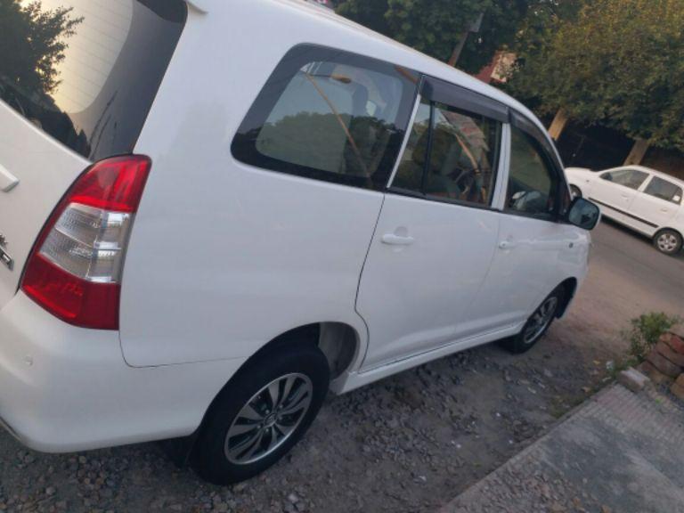 Toyota Innova 2.5 GX 2012