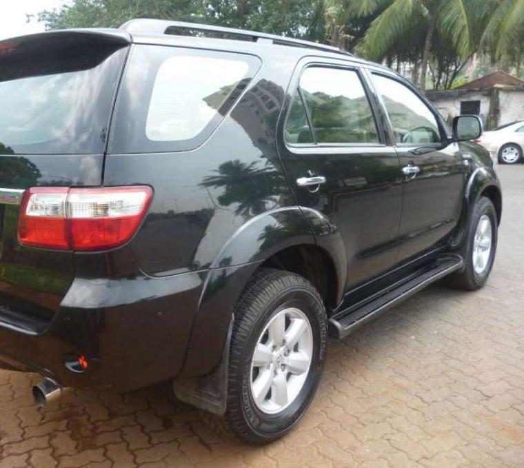 Toyota Fortuner 3.0 4X4 MT 2012