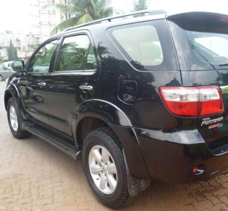 Toyota Fortuner 3.0 4X4 MT 2012